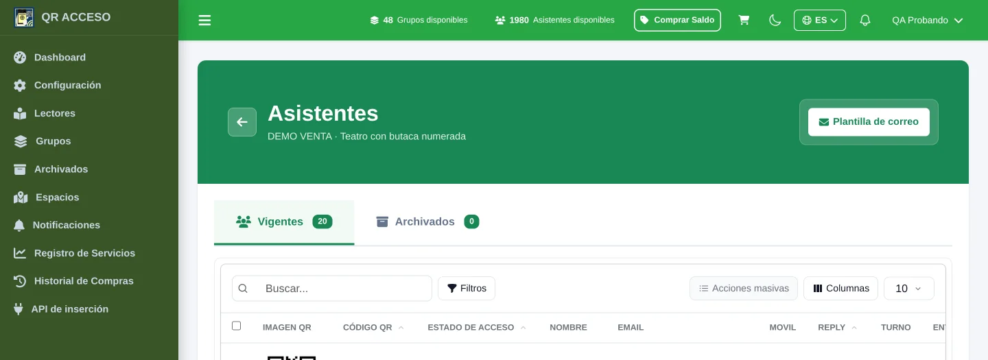Listado de asistentes de QRACCESO con su QR, estado de acceso Dentro/Fuera, nombre y email, y acciones masivas